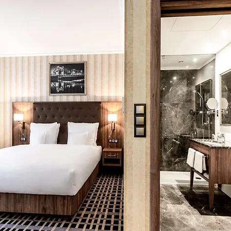 Grand Hotel